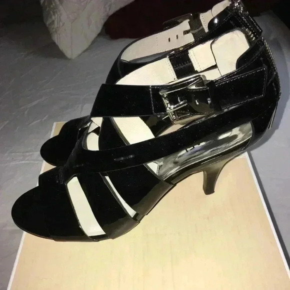 Michaels kors heels - Picture 2 of 4